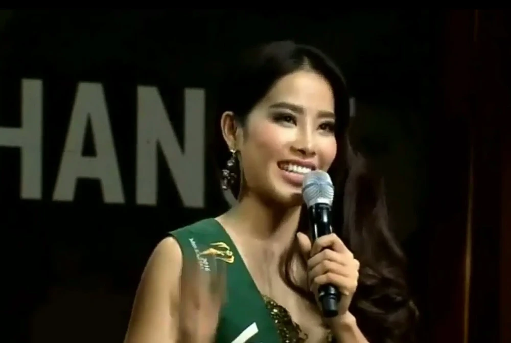 Nam Em vào Top 8 Miss Earth, đại diện Ecuador đăng quang